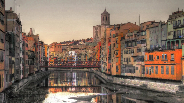 Le case del fiume Onyar: l'anima colorata di Girona - Girona | Secret World Trip Planner