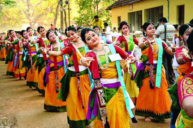Basanta Utsav, la "Fiesta de la Primavera - Santiniketan | Secret World Trip Planner