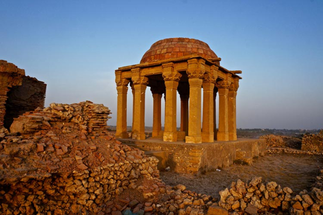Nécropoles de Makli, l'un des plus grands sites funéraires du monde - Makli | Secret World Trip Planner
