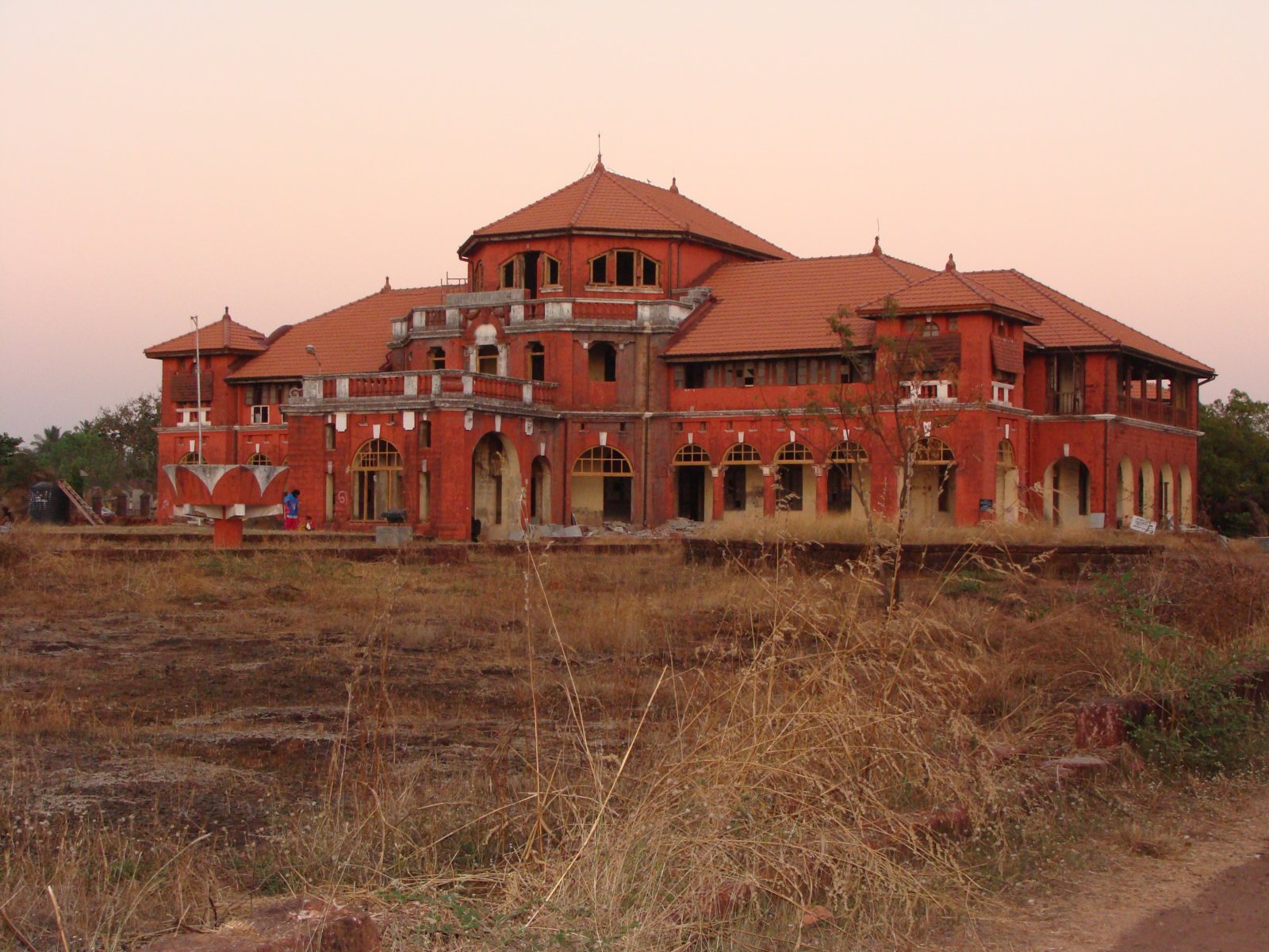 Ratnagiri: Il Palazzo Thiba e il re della Birmania - Ratnagiri | Secret World Trip Planner