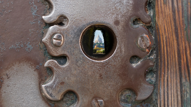 San Pedro por el ojo de la cerradura - Roma | Secret World Trip Planner