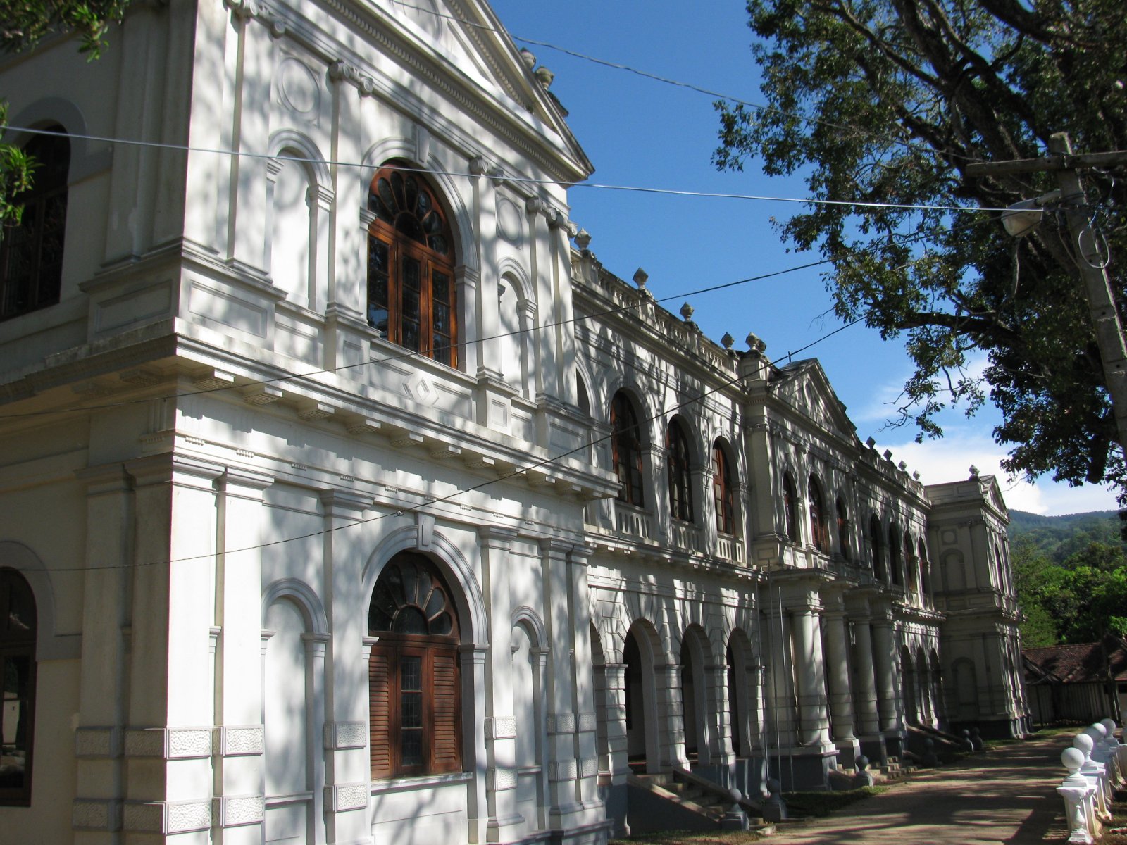 Sri Lankais : Musée national de Kandy - Kandy | Secret World Trip Planner