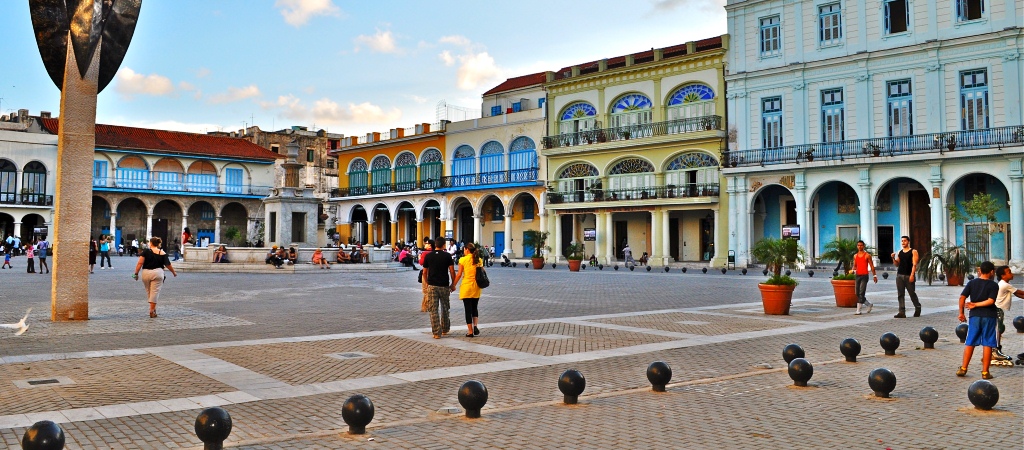 پلازہ Vieja جو - La Habana | Secret World Trip Planner