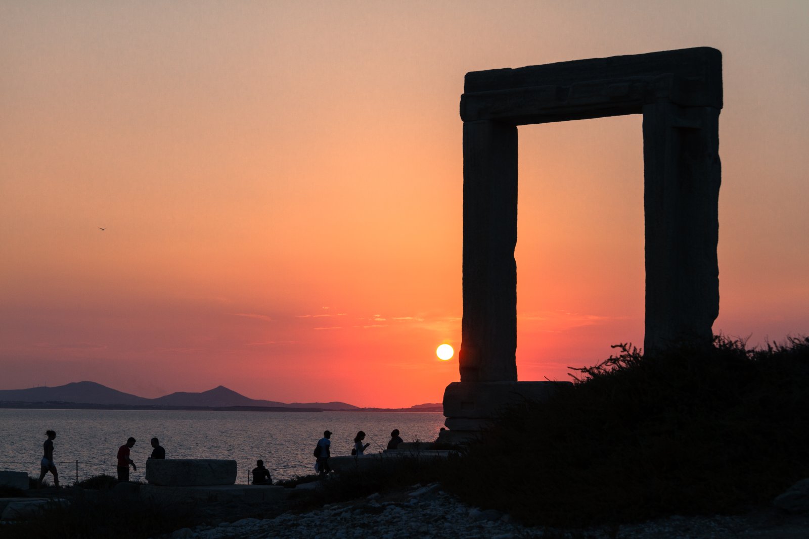 La Portara, il simbolo dell’isola di Naxos - Nasso | Secret World Trip Planner