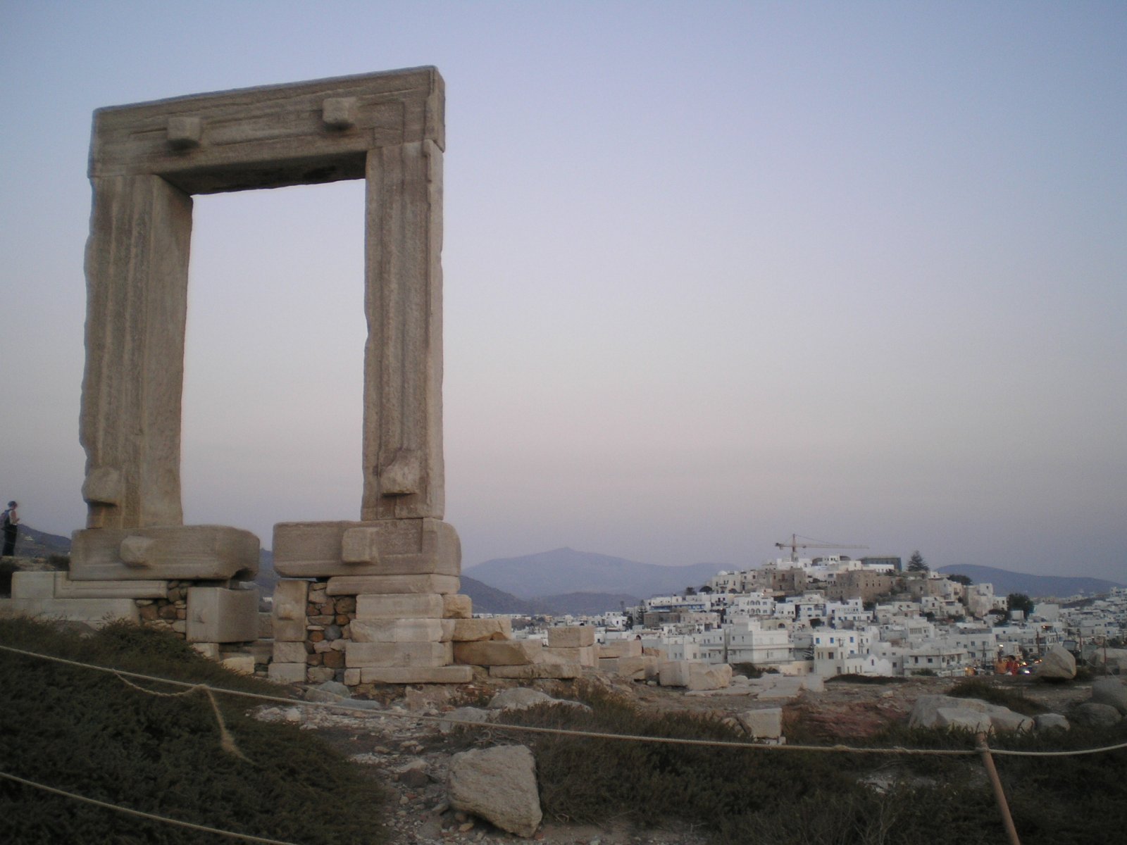 La Portara, il simbolo dell’isola di Naxos - Nasso | Secret World Trip Planner