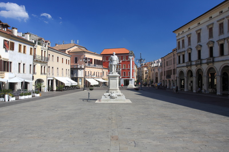 Piazza Vittorio Emanuele II - Rovigo | Secret World Trip Planner