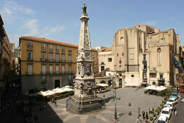 Eaglais San Domenico Maggiore - Napoli | Secret World Trip Planner