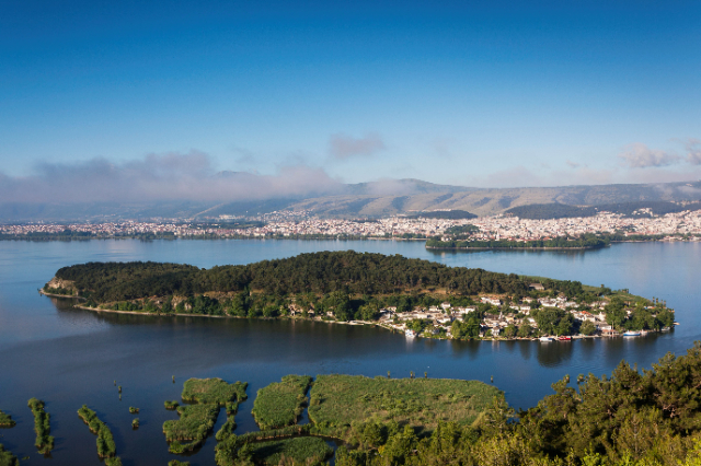 Ioanninas förtrollande ö: På upptäcktsfärd bland Nisis kulturskatter - Ioannina Island | Secret World Trip Planner