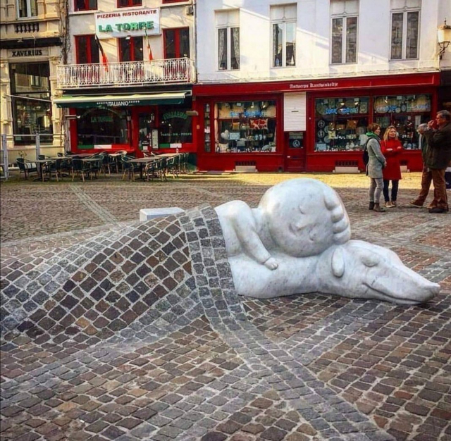 نیلو اور پیٹراسے کا مجسمہ - Antwerpen | Secret World Trip Planner