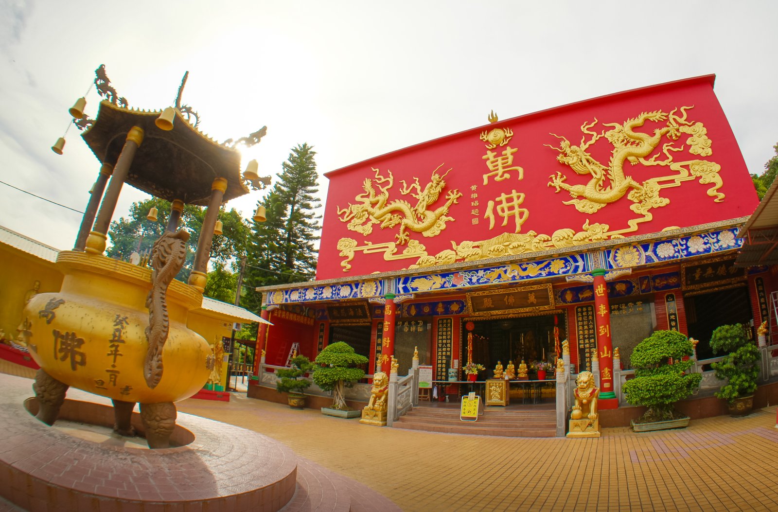 The Ten Thousand Buddhas Monastery (Man Fat Tsz) - Lots 358-359 | Secret World Trip Planner