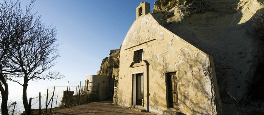 Nótt: Eremo di San Nicola á Mount Epomeo - Serrara Fontana | Secret World Trip Planner