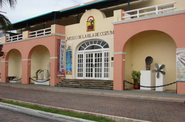 La maison de la culture - San Miguel de Cozumel | Secret World Trip Planner