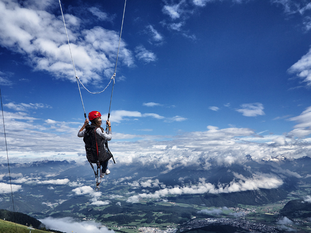Plan de Corones'in zirvesindeki dev salıncak - Plan de Corones | Secret World Trip Planner