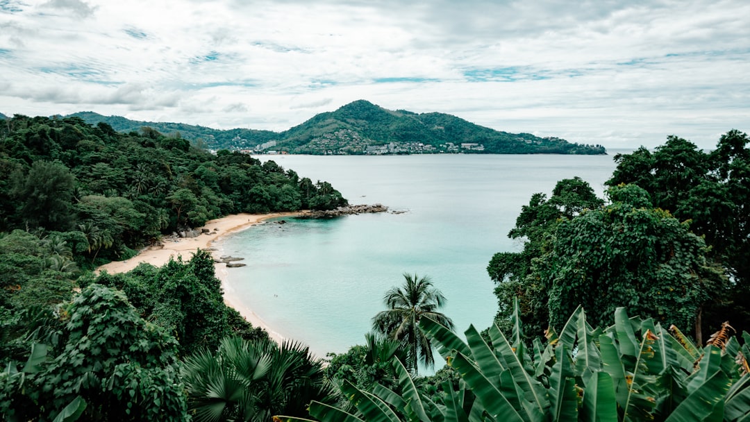 探索普吉岛:自然与夜生活的完美结合 - Distretto di Mueang Phuket | Secret World Trip Planner