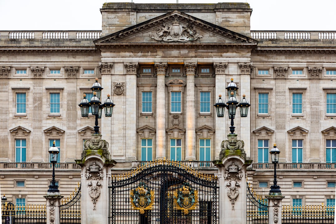 Descubre el Palacio de Buckingham: Arte y Arquitectura - Londra SW1A 1AA | Secret World Trip Planner