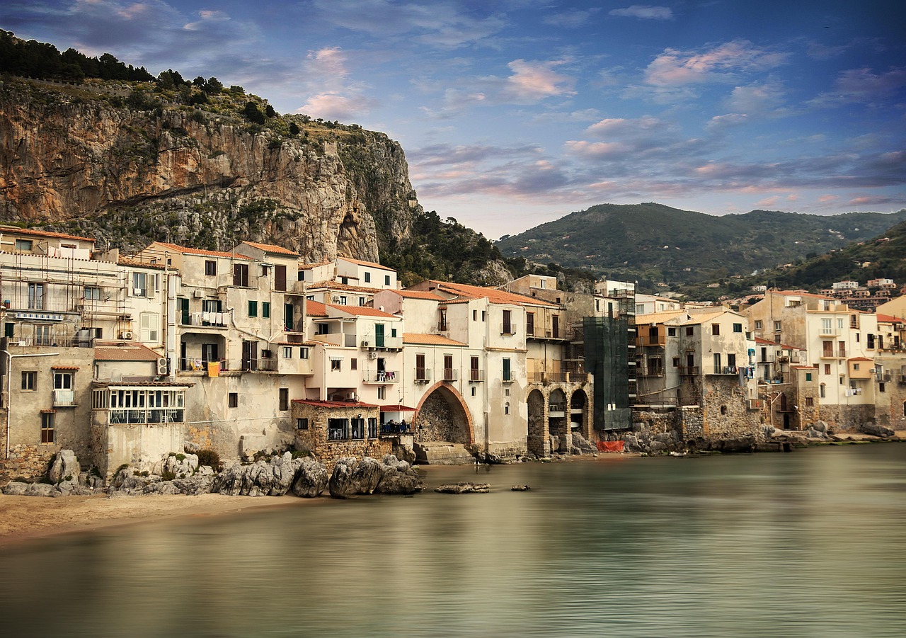 Secret World vs Wanderlog a Cefalù 2026: La Scelta Migliore - Cefalù | Secret World Trip Planner