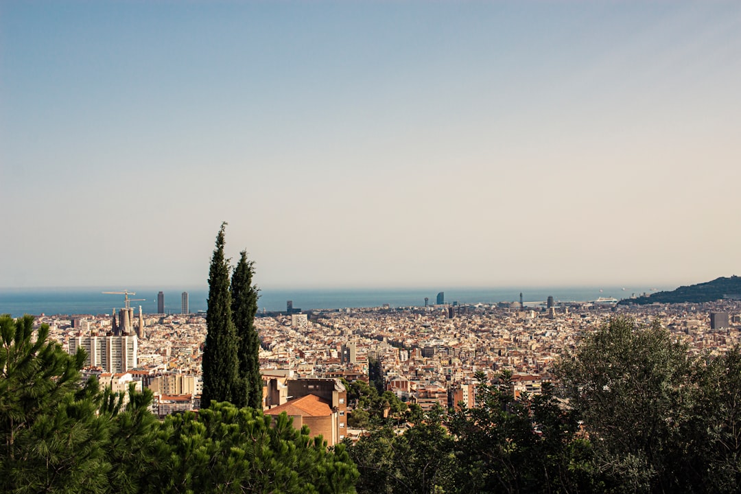 Las 5 mejores apps de viaje en Barcelona 2026: Descubre Secret World - Barcelona | Secret World Trip Planner