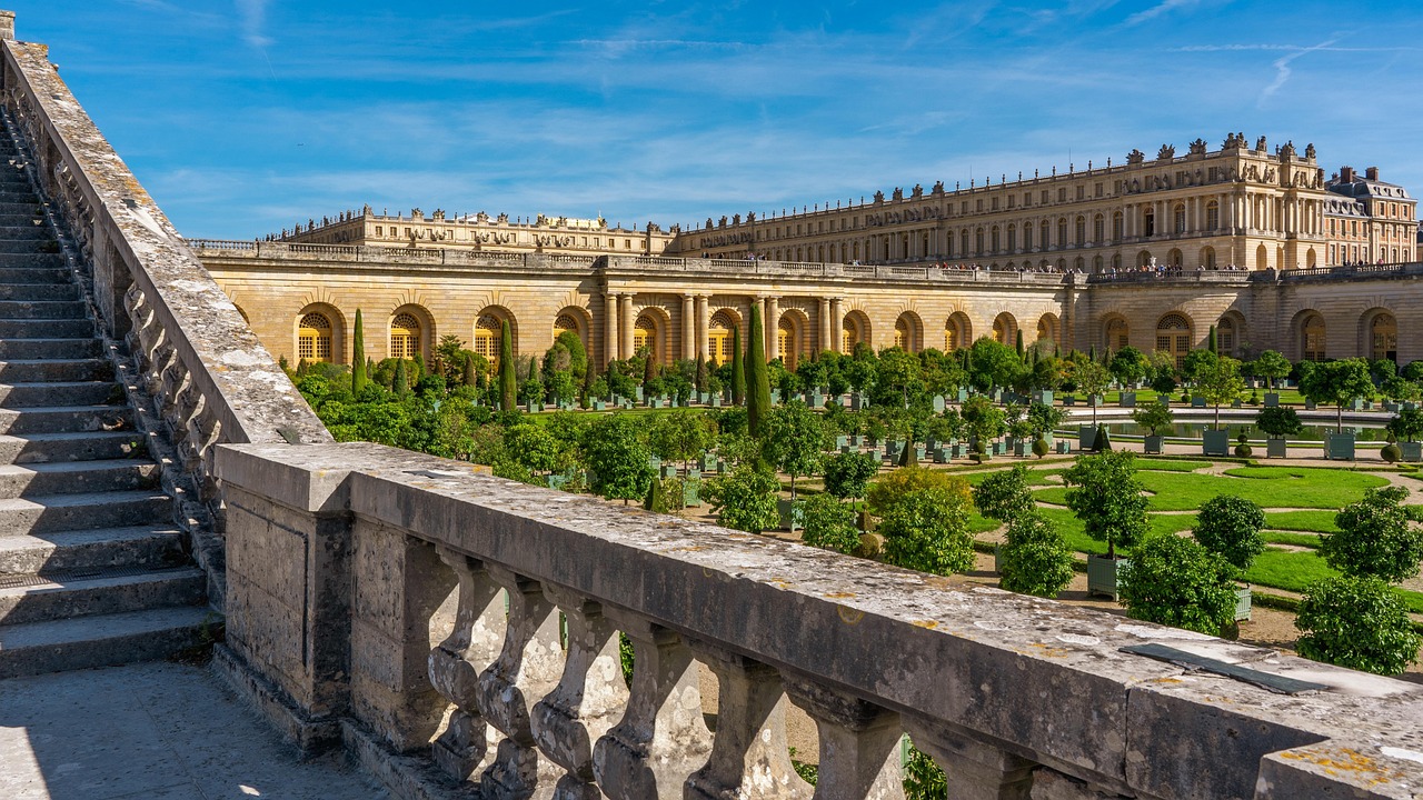 Meilleures apps de voyage Versailles 2026 : 5 à utiliser - Versailles | Secret World Trip Planner