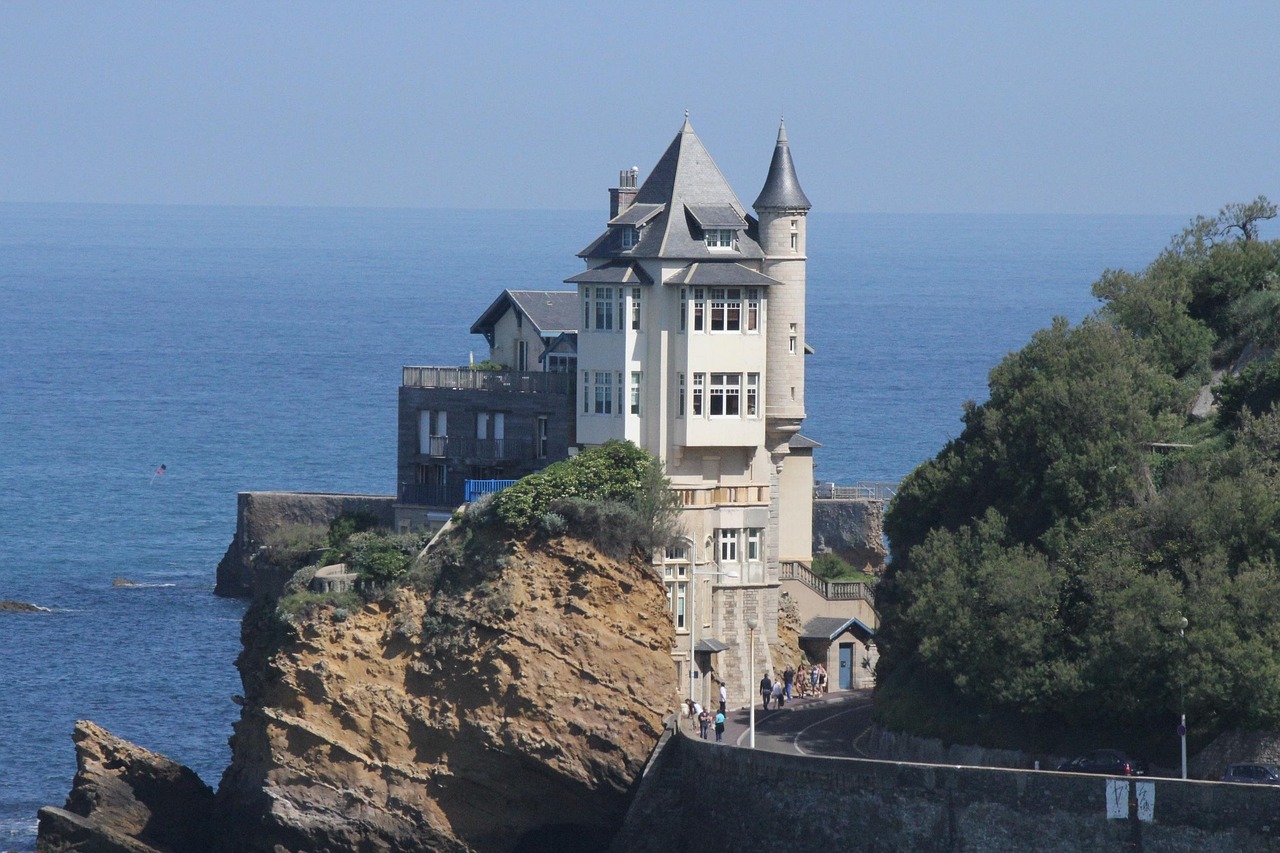 Secret World vs TripIt à Biarritz : Le Meilleur Planificateur de Voyage — Biarritz