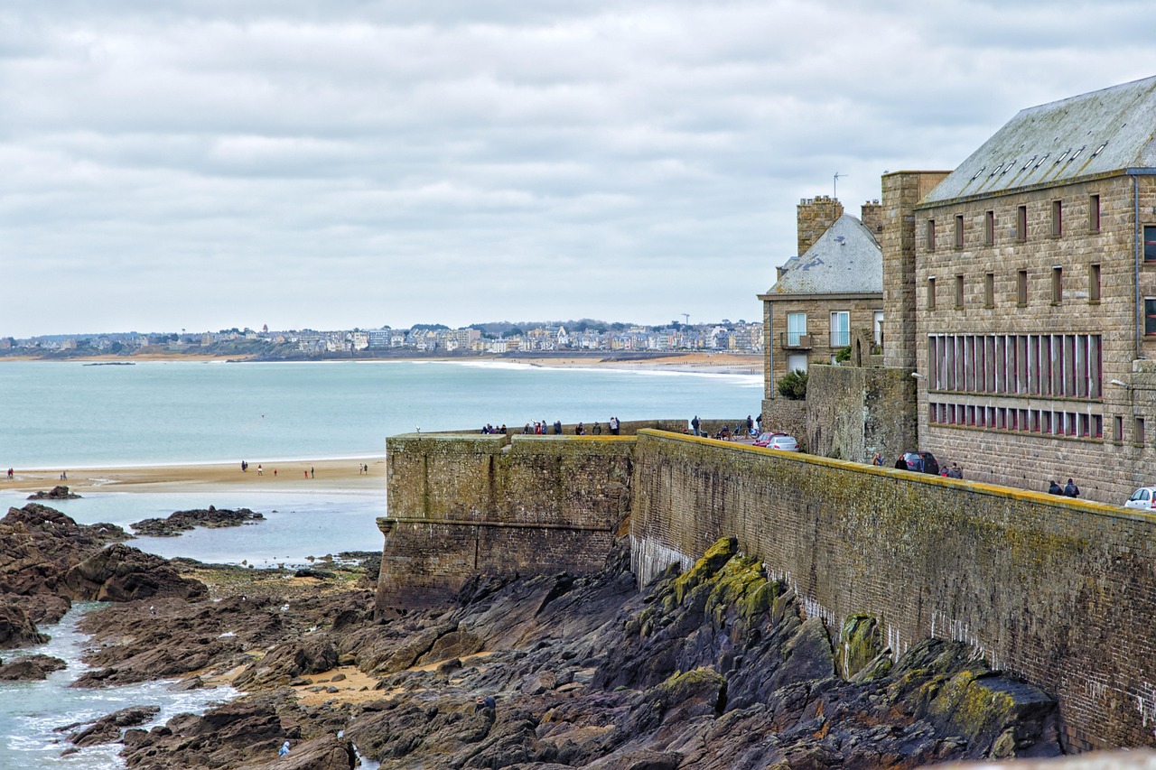 Visitez Saint-Malo avec Secret World : Guide Pratique 2026 - Saint-Malo | Secret World Trip Planner