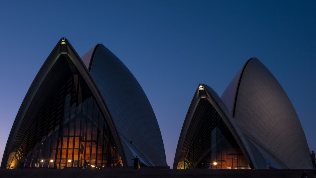 Teatro dell'Opera di Sydney: Un Capolavoro Architettonico - Bennelong Point | Secret World Trip Planner