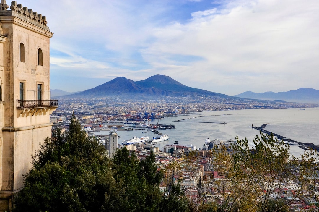 Explorando el Vesubio: Guardián de Historia y Naturaleza - Vesuvio | Secret World Trip Planner