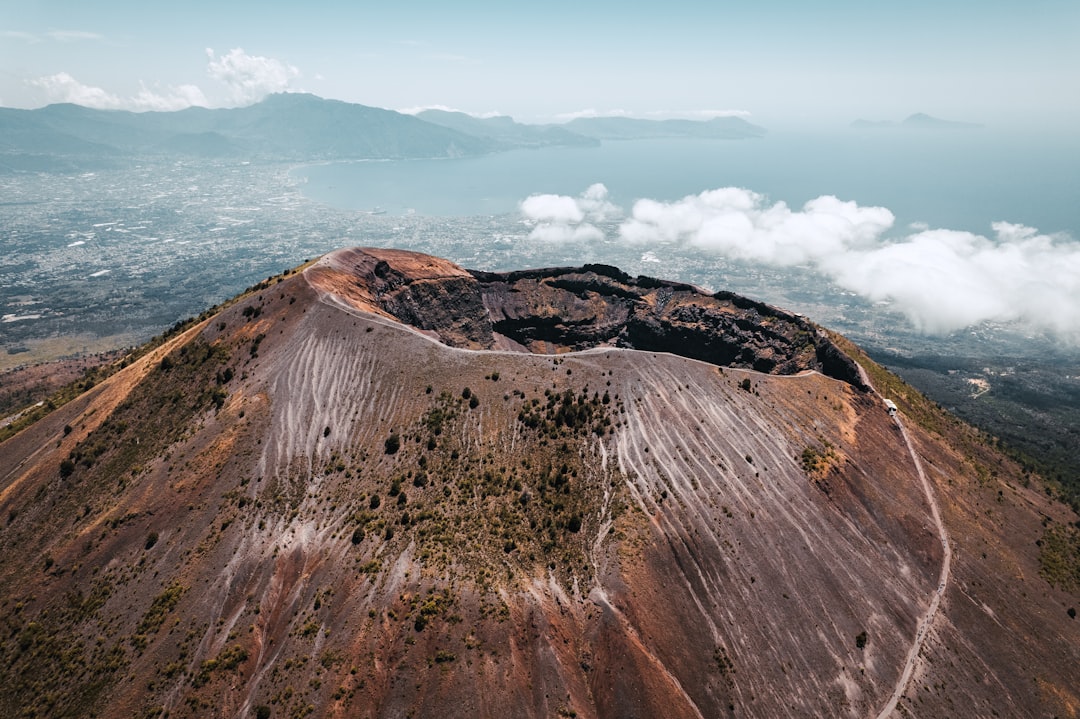 Explorando o Vesúvio: Guardião da História e Natureza - Vesuvio | Secret World Trip Planner