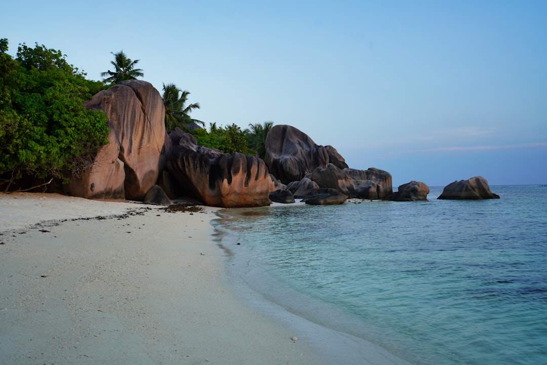 Anse Source d'Argent : Paradis des Seychelles - La Digue Island Lodge | Secret World Trip Planner