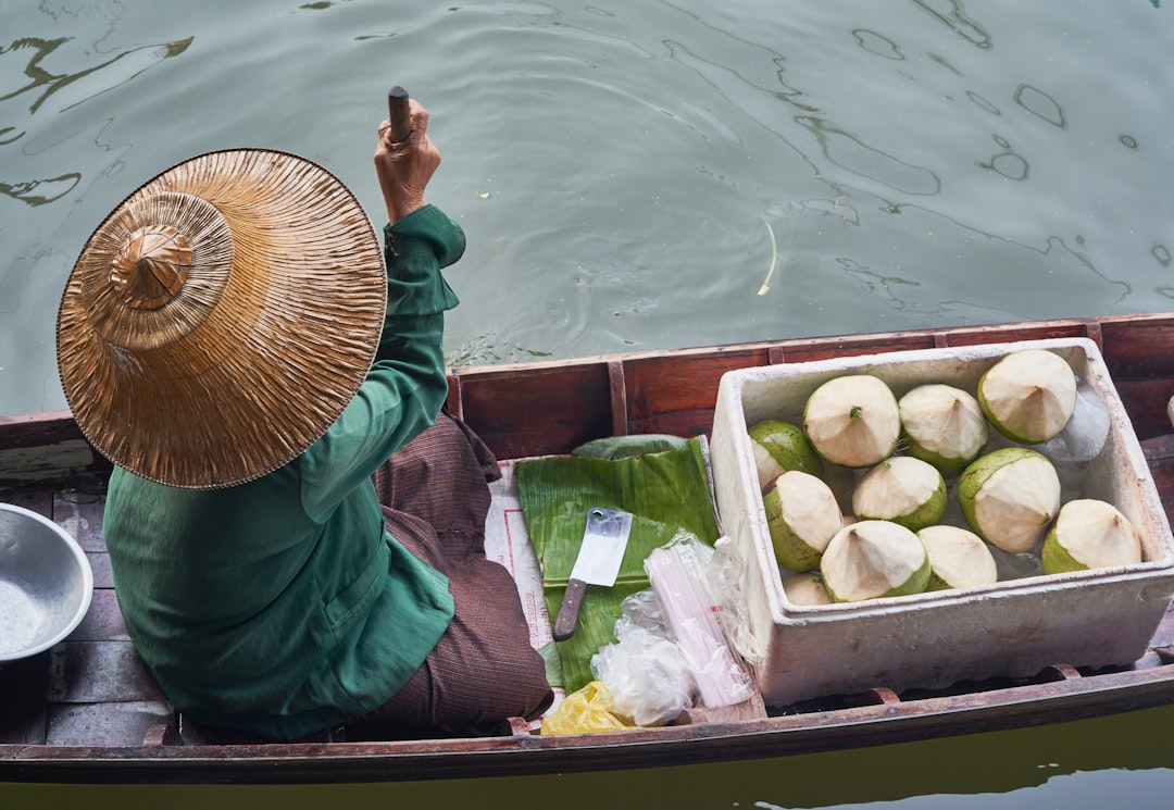Mercato Galleggiante di Damnoen Saduak: Un Viaggio tra Colori e Sapori - Damnoen Saduak District | Secret World Trip Planner