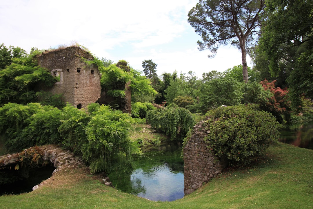 Giardino di Ninfa: Um Paraíso Romântico na Itália - 68 | Secret World Trip Planner