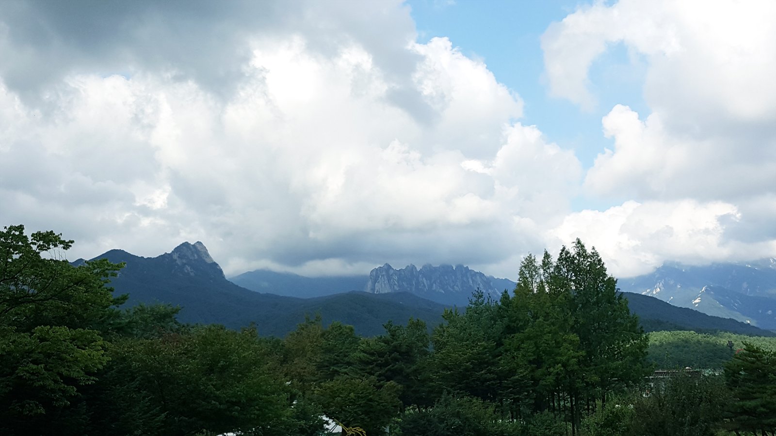 Découvrez Ulsanbawi : La Roche Iconique de Corée du Sud | Secret World Trip Planner