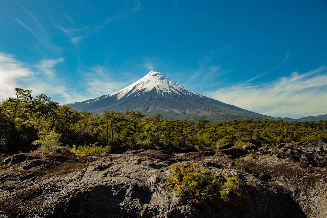 Descubra as fascinantes Cuevas Volcánicas do Villarrica no Chile - Refugio Villarrica | Secret World Trip Planner