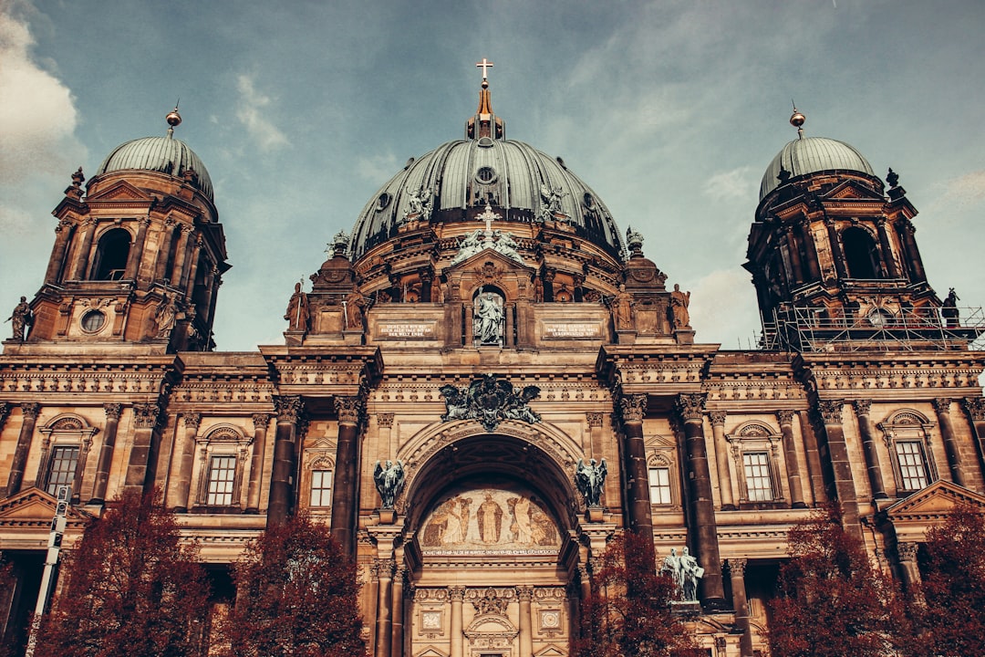 发现柏林大教堂：文化与历史的杰作 - Berlin | Secret World Trip Planner