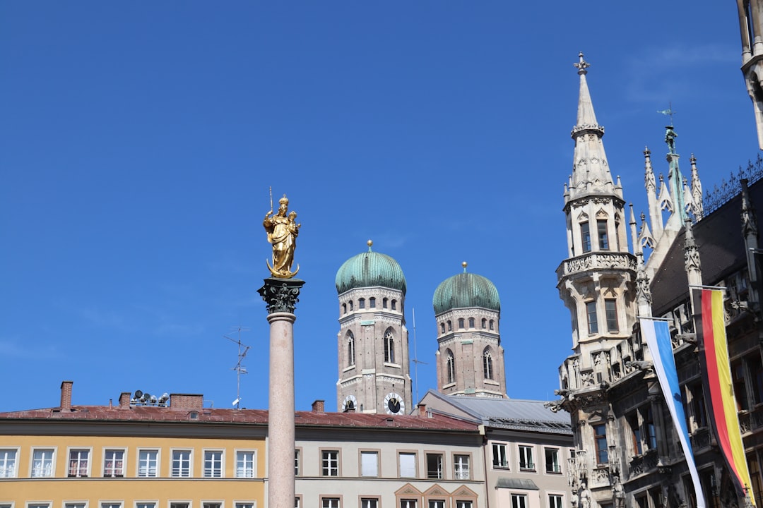 Scopri Marienplatz: il cuore pulsante di Monaco di Baviera - München | Secret World Trip Planner