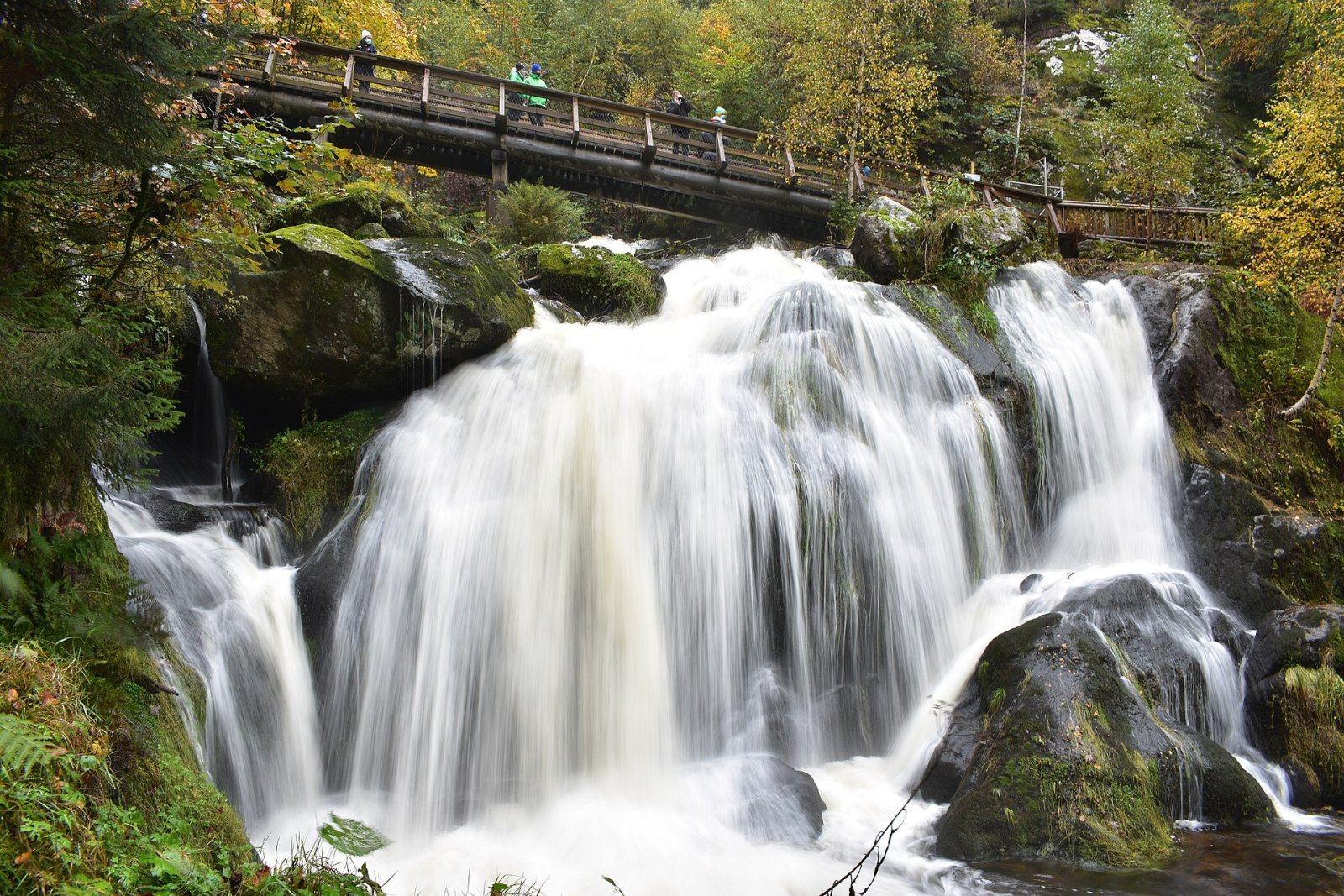 Descubra as espetaculares Triberger Wasserfälle na Alemanha - Schonach im Schwarzwald | Secret World Trip Planner