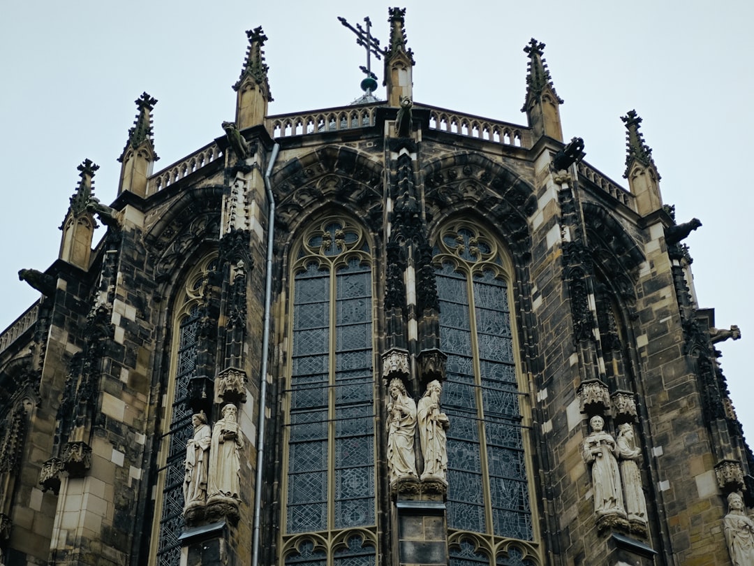 Aachener Dom: Eine Reise in die Geschichte und Spiritualität - Aachen | Secret World Trip Planner
