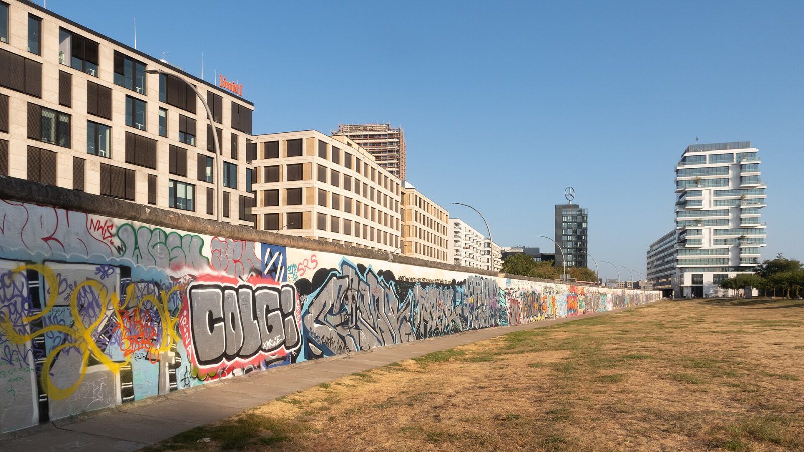 Discover the East Side Gallery: A Journey Through Berlin's History - Berlin | Secret World Trip Planner