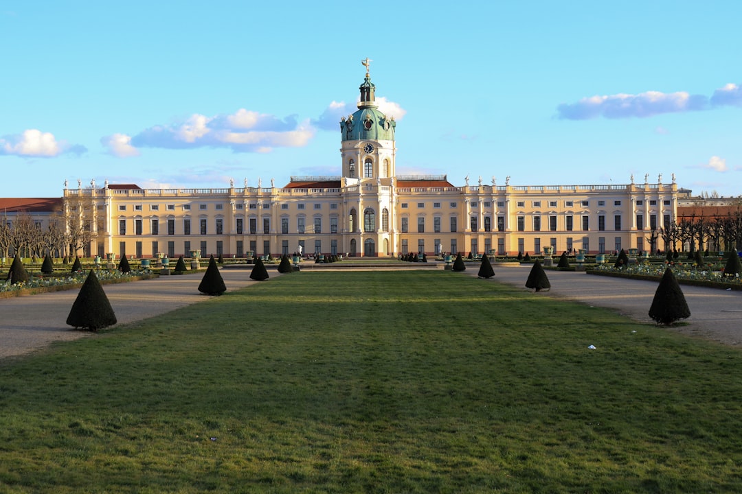 Descubriendo Schloss Charlottenburg: El Palacio Barroco de Berlín - Berlin | Secret World Trip Planner