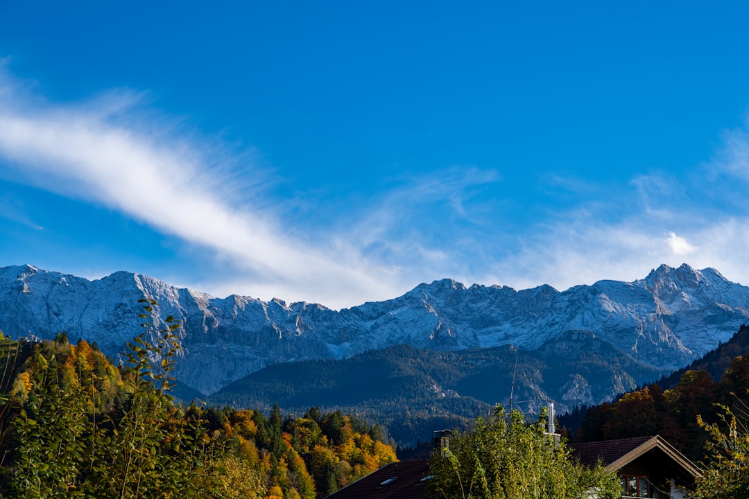 Zugspitze: Der höchste Gipfel Deutschlands zwischen Natur und Abenteuer - Garmisch-Partenkirchen | Secret World Trip Planner
