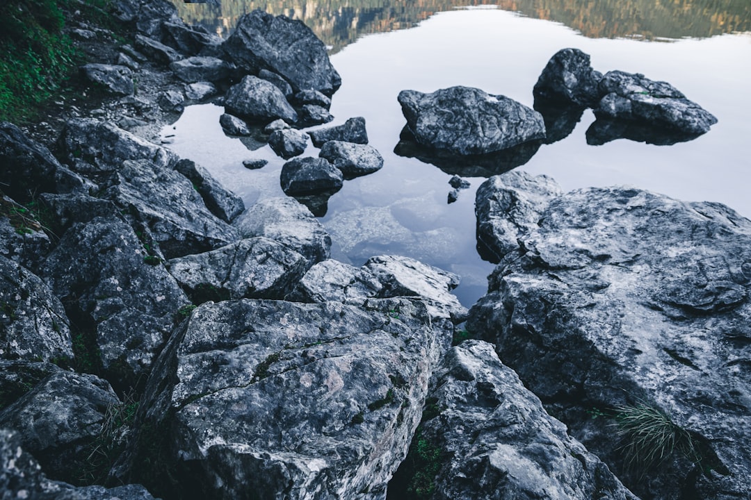 Partnachklamm: 자연과 모험이 어우러진 바이에른 여행 - Garmisch-Partenkirchen | Secret World Trip Planner