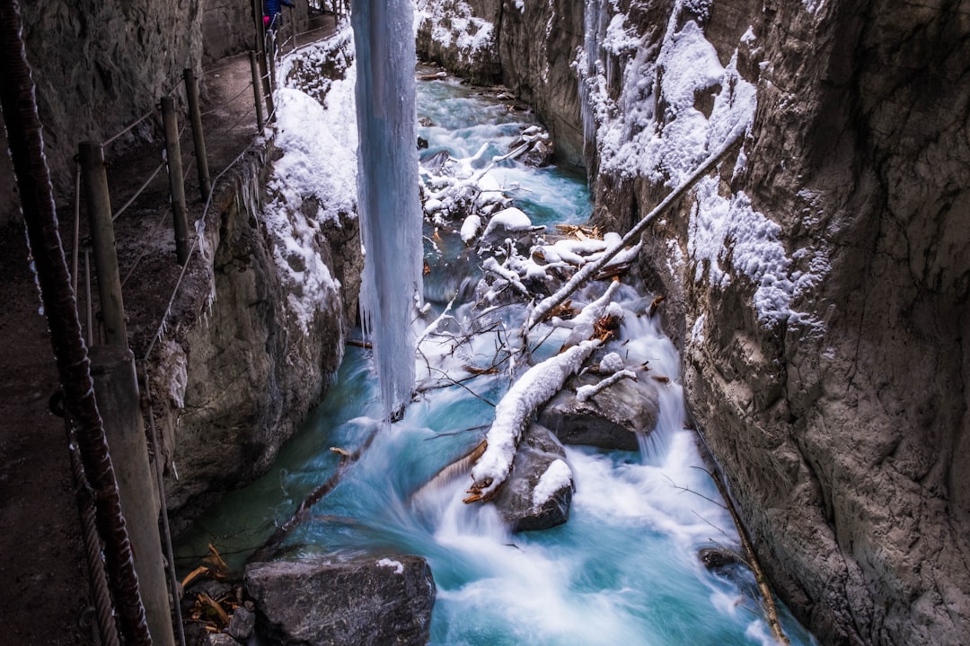 Partnachklamm：在巴伐利亚的自然与冒险之旅 - Garmisch-Partenkirchen | Secret World Trip Planner