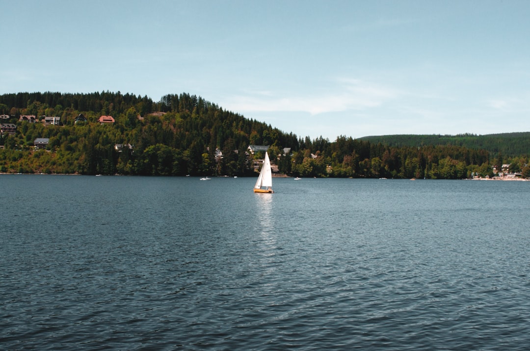 Scopri il Lago Titisee: un gioiello nel cuore della Foresta Nera - Lenzkirch | Secret World Trip Planner