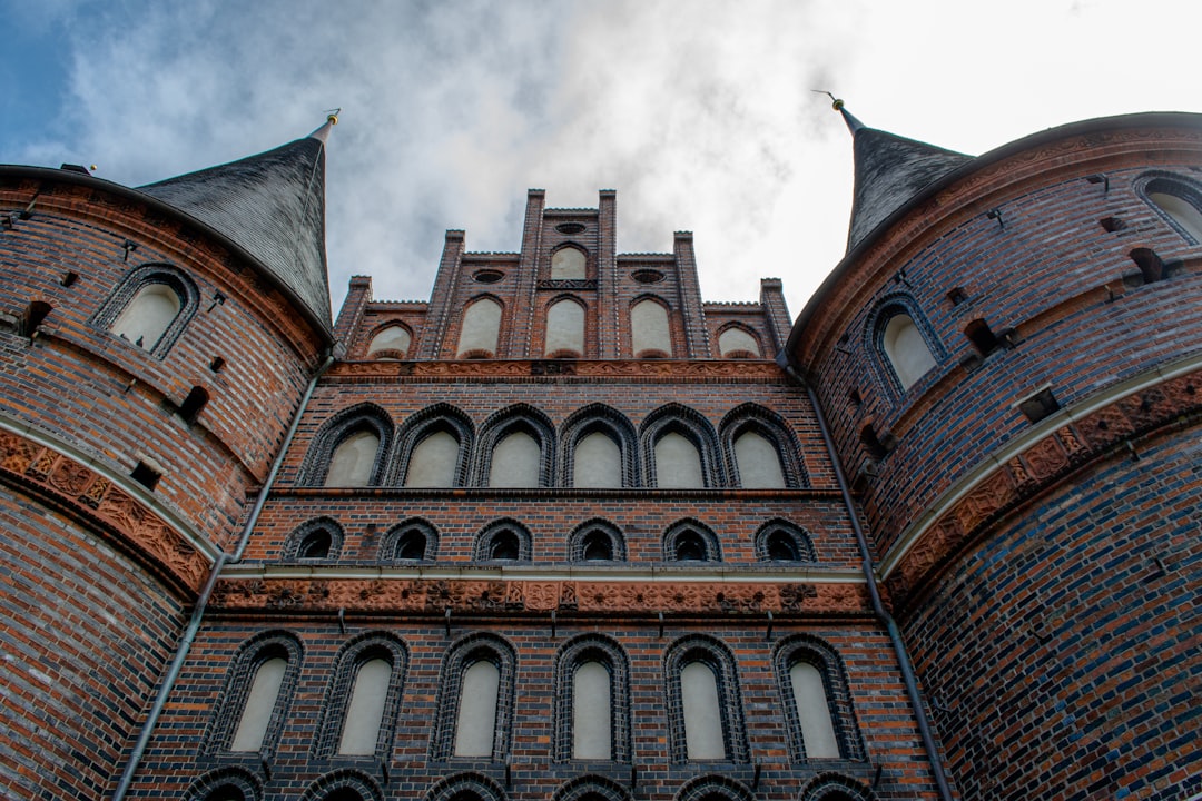 Scopri il Holstentor di Lübeck: un simbolo di storia e architettura - Lübeck | Secret World Trip Planner