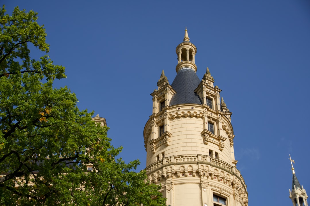 Découvrez le Château de Schwerin : un joyau de l'histoire allemande - Schwerin | Secret World Trip Planner