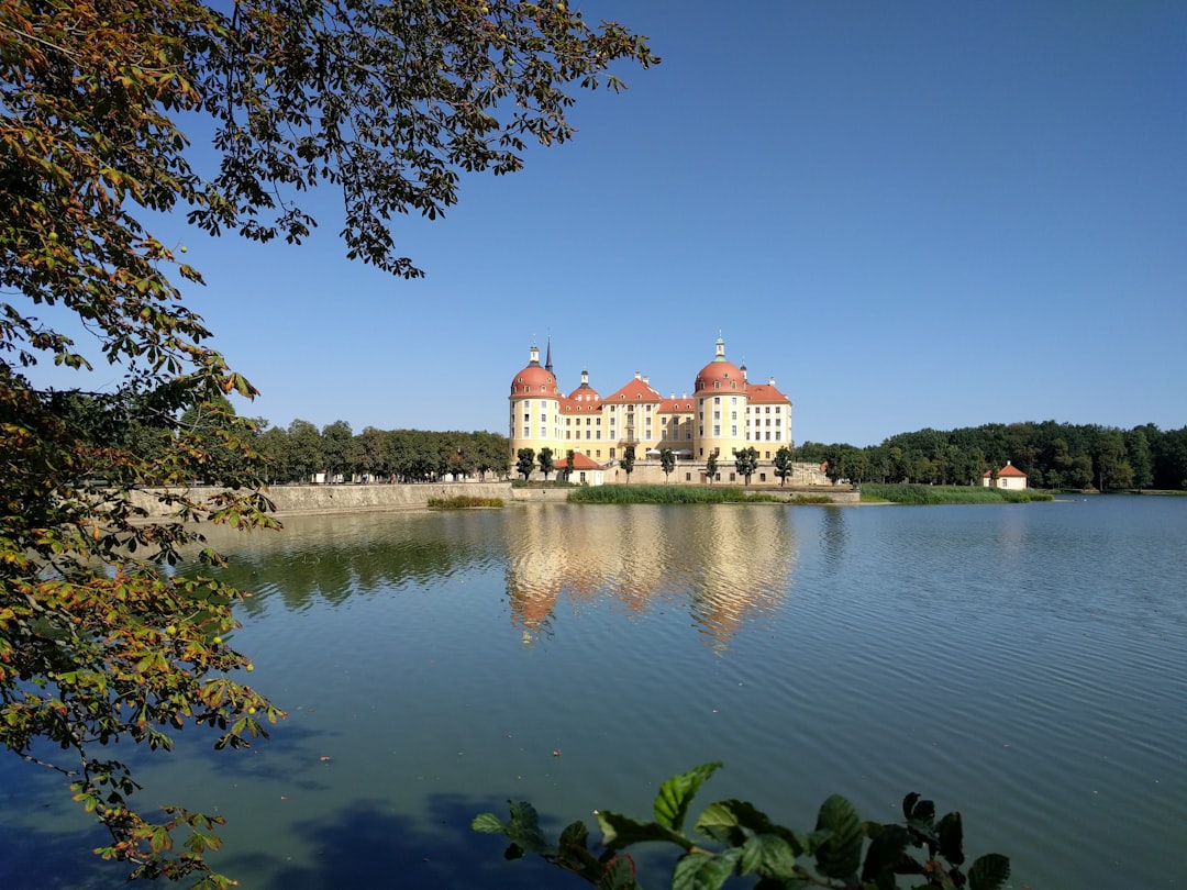 Откройте для себя Замок Морицбург: История и Красота в Саксонии - Moritzburg | Secret World Trip Planner