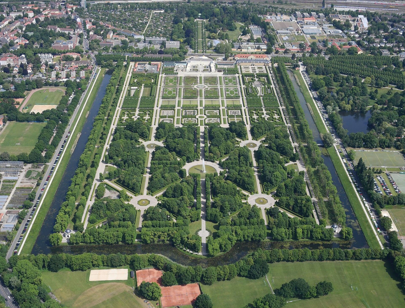 Découvrez les Jardins Herrenhausen : un joyau d'Hannovre - Hanover | Secret World Trip Planner