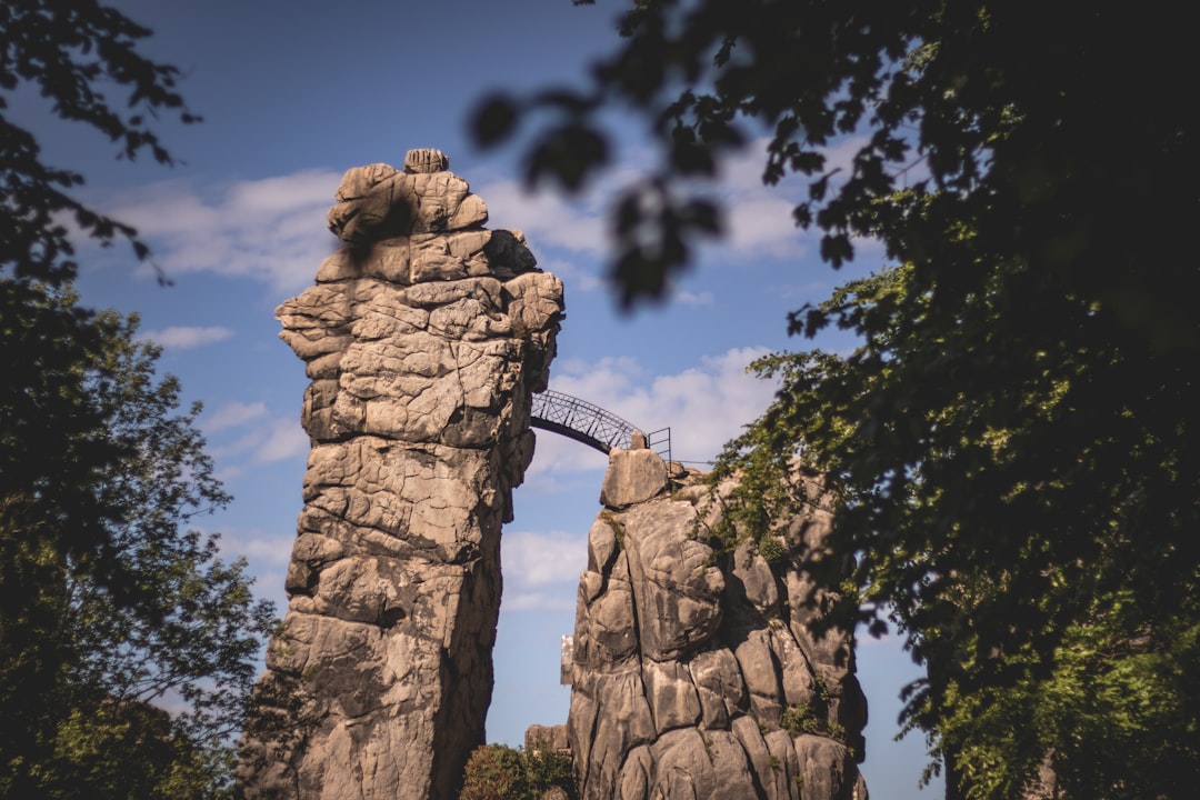Externsteine 탐험: 독일 역사 여행 - Horn-Bad Meinberg | Secret World Trip Planner
