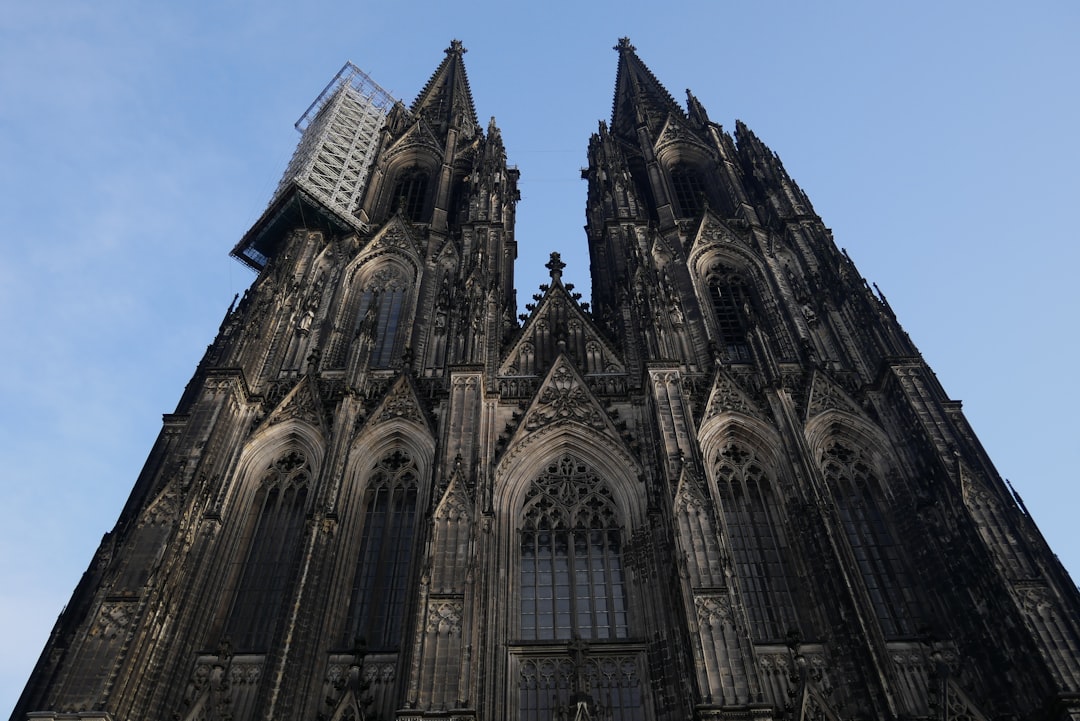 쾰른 대성당: 역사와 건축의 걸작 - Köln | Secret World Trip Planner