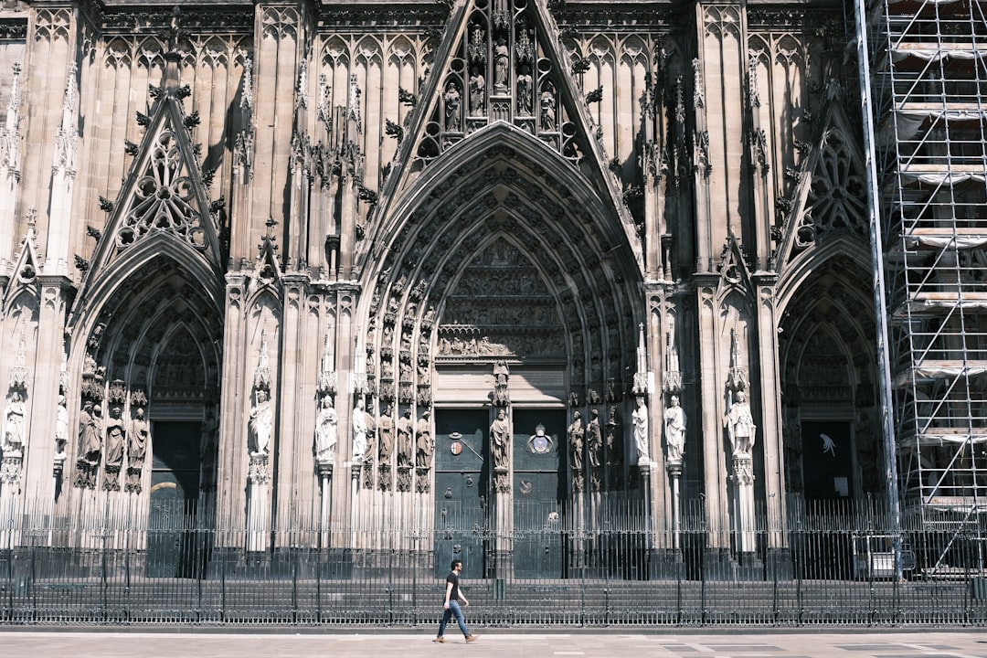 쾰른 대성당: 역사와 건축의 걸작 - Köln | Secret World Trip Planner