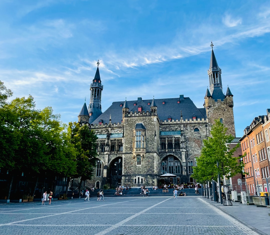 Scopri la Cattedrale di Aquisgrana: un tesoro storico in Germania - Aachen | Secret World Trip Planner